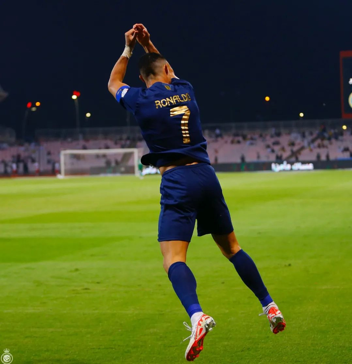 九游体育APP德罗巴巅峰对决，C罗与60激战SKT分钟，绝杀胜负难料！的简单介绍